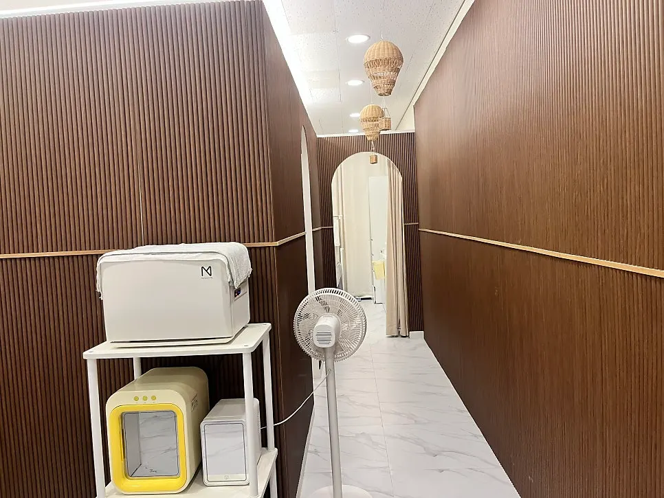 라온왁싱 관리 베드가 놓인 프라이빗 공간