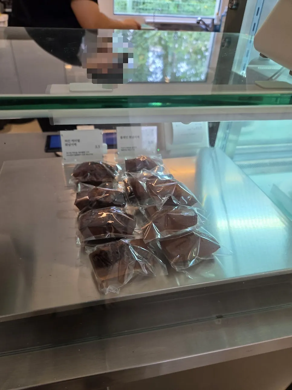 Dessert showcase at Lapins