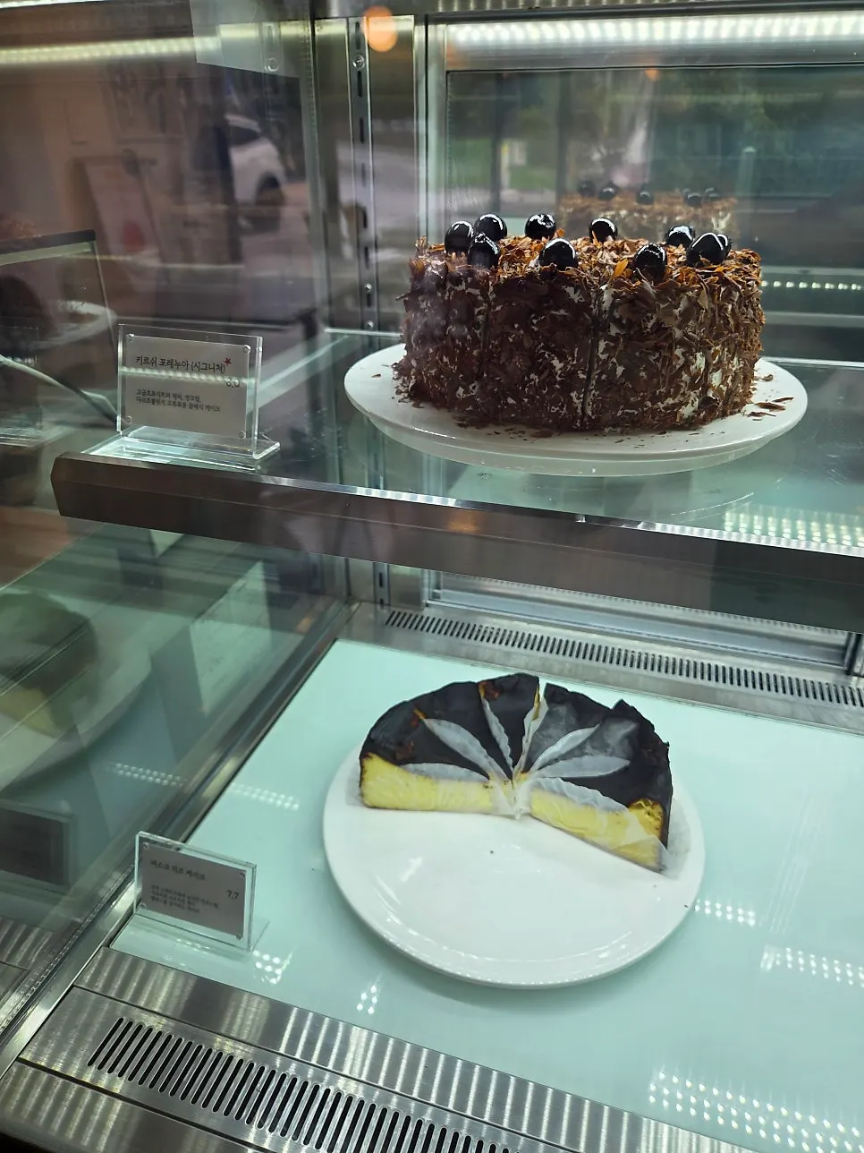 Tarts and cakes displayed in the showcase