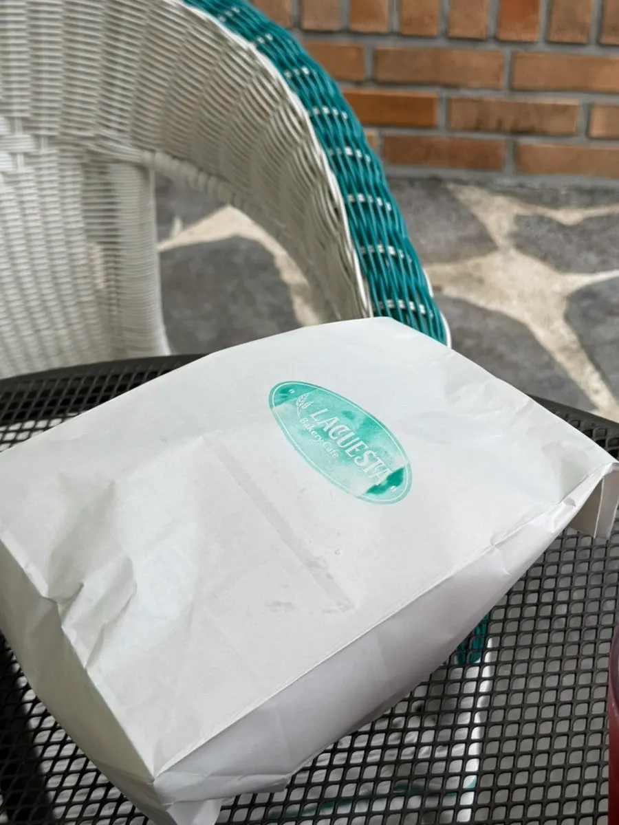 Bread packaging with plastic gloves included