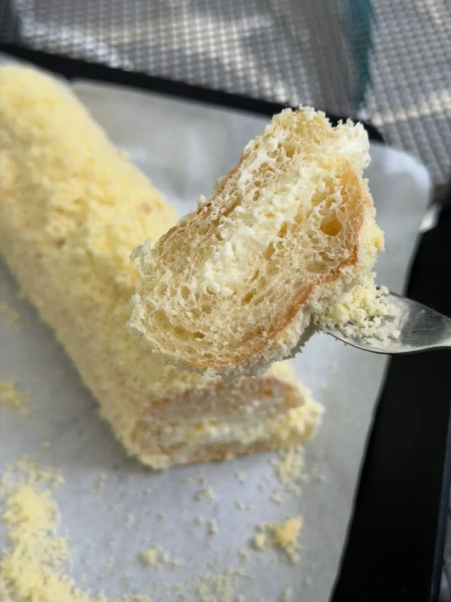 Cross-section of La Cuesta's rice white roll