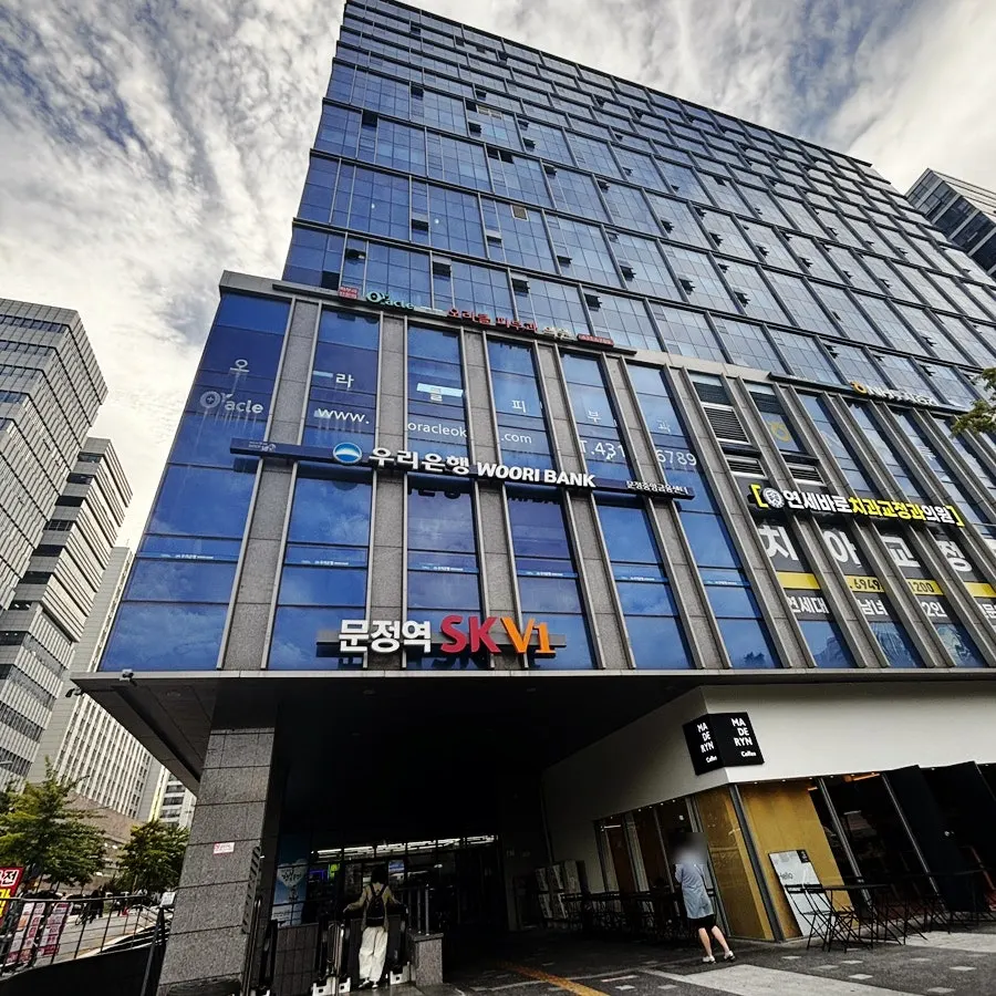 Route to Lash Doll near Munjeong Station, connected to the SKV1 building