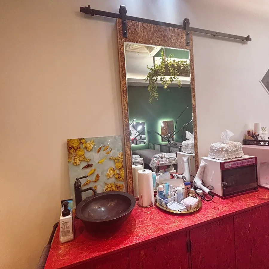 Treatment area with mirrors and treatment beds