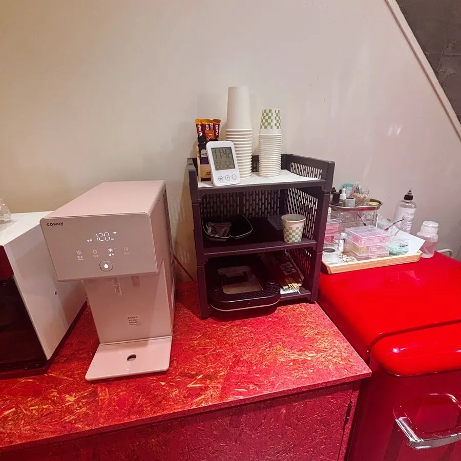 Neatly arranged treatment station at Lash Doll