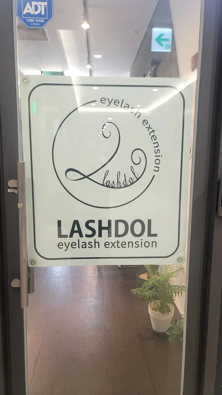 Introductory image of Lash Doll, an eyelash salon in Munjeong-dong