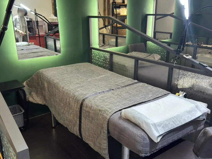 Treatment room atmosphere at Lash Doll's Munjeong Station branch
