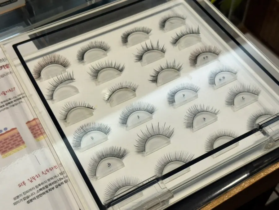 Lash extension fibers and tools on display