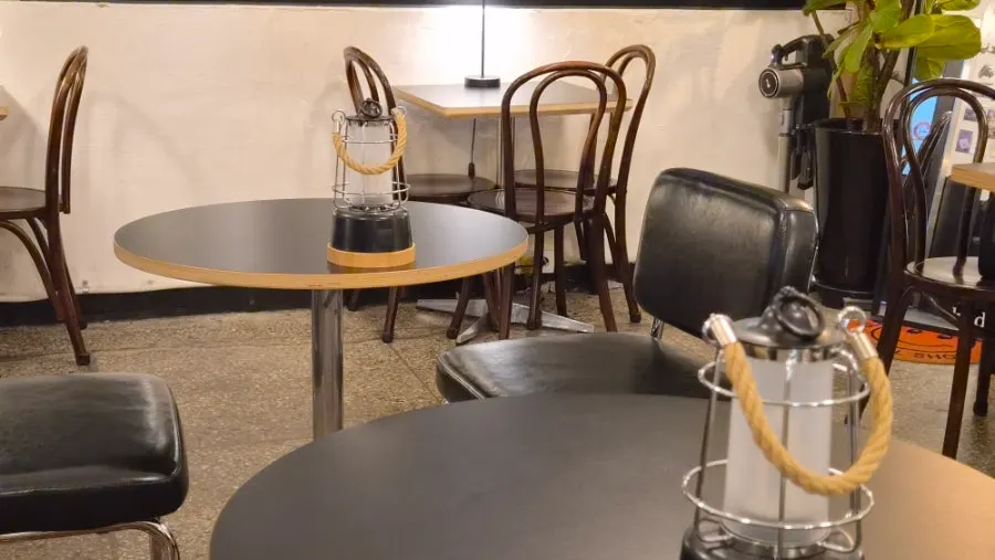 Interior of Hongrad Suwon Station Branch with many tables