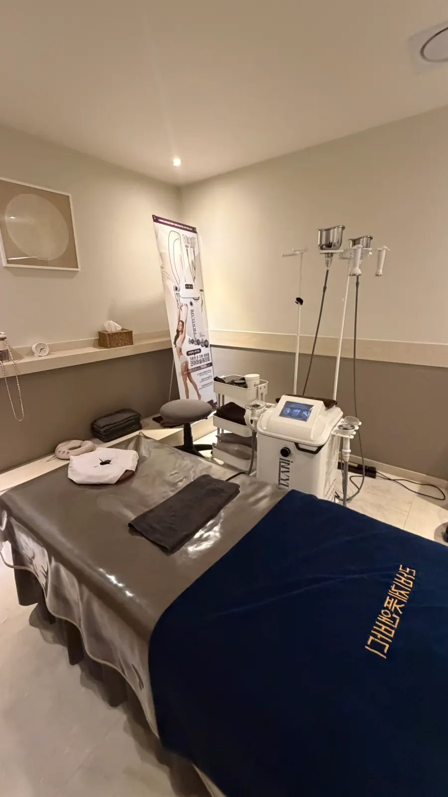 Slimming care performed with Invedum Max suction