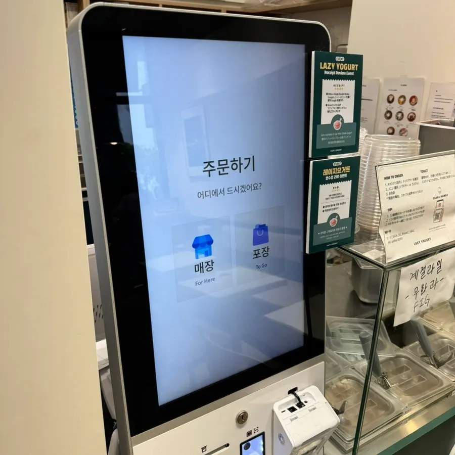 마주보고 앉는 2인석 테이블