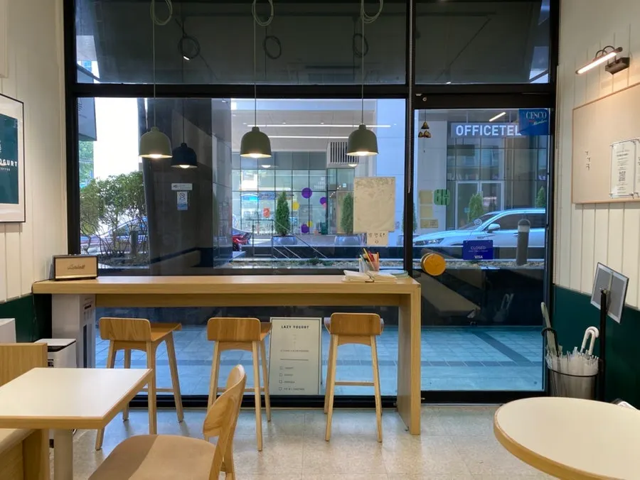 Bar table at Lazy Yogurt Gangnam, good for solo dining