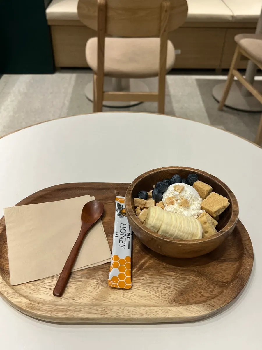 Granny Single served in a wooden bowl