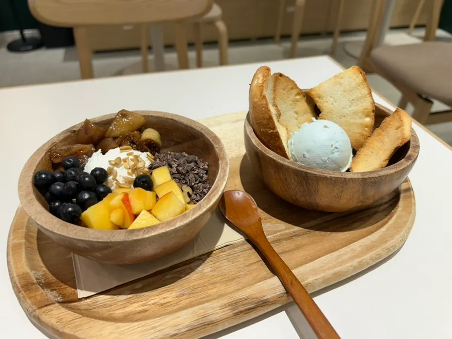 Table spread with single plus extra toppings and the bagel set