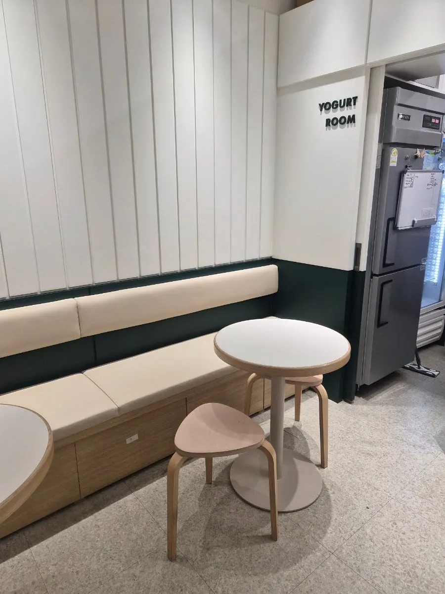Lazy Yogurt entrance near Exit 4 of Gangnam Station
