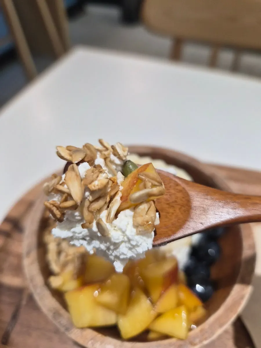 View showing the portion size of the Single scoop yogurt bowl
