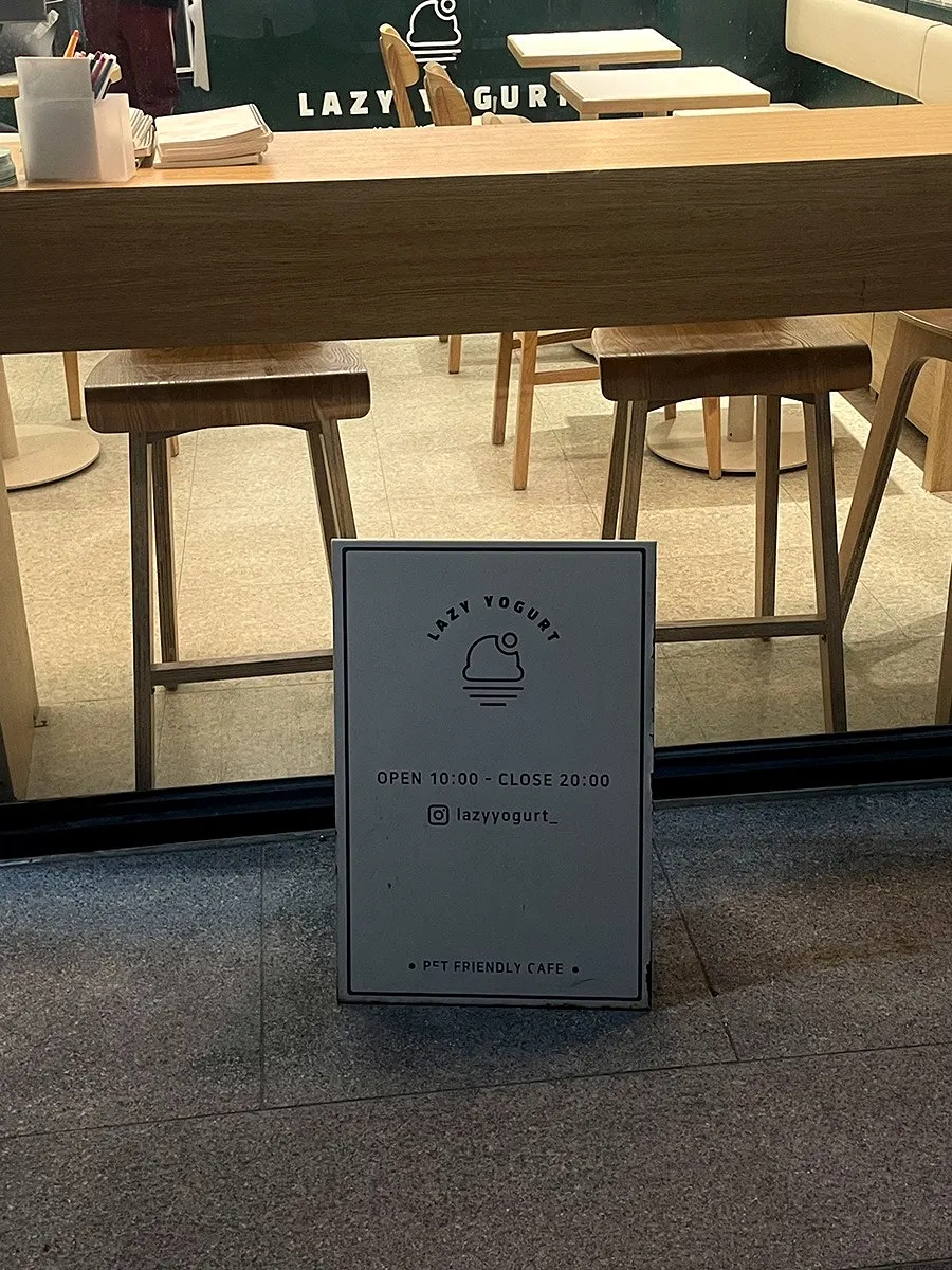 베이스와 토핑을 고르는 커스텀 메뉴판