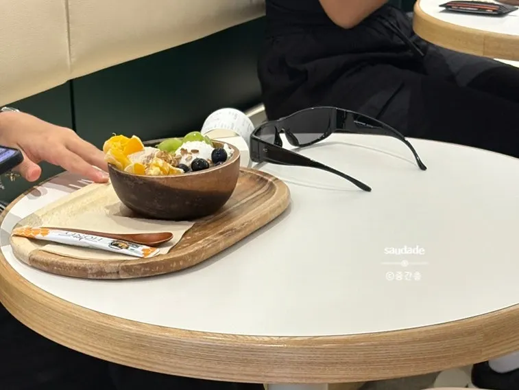 레이지요거트 강남점 주문 카운터 주변