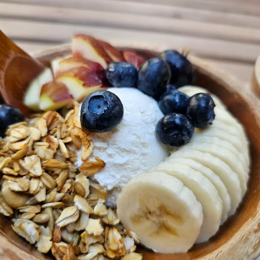 Beh Single Greek yogurt with fig topping