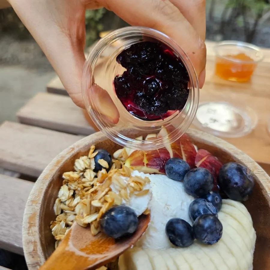 Beh Single Greek yogurt drizzled with natural honey