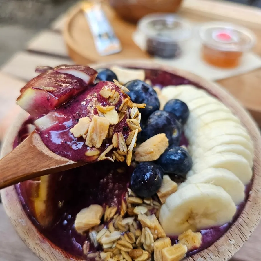 Close-up of the acai bowl with banana and blueberry