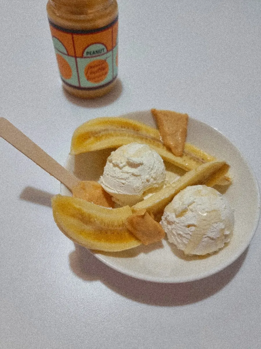 Takeout container of the 450g Large Greek yogurt