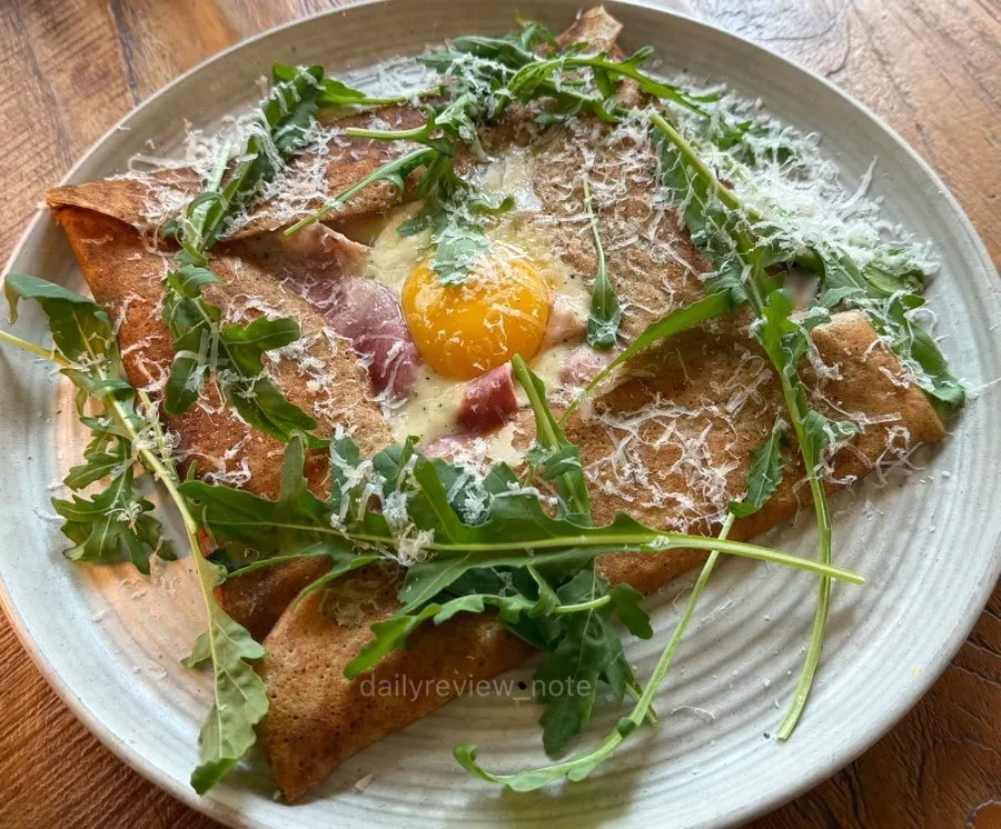 A plate of jambon cheese galette at Le Bon Goûter