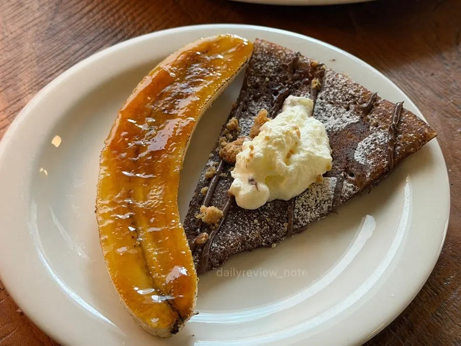 Banana brûlée galette served with vanilla cream
