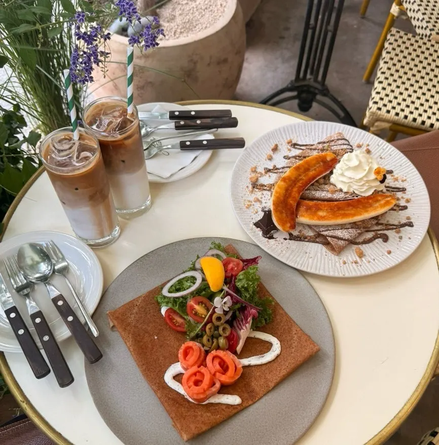 Painting-like brunch space at Le Bon Goûter
