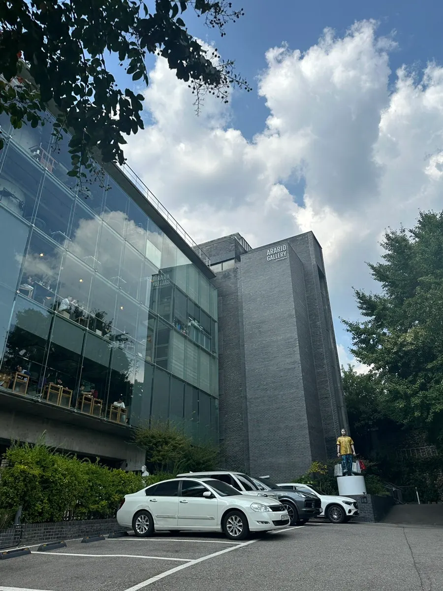 르꼬숑이 있는 건물로 향하는 길