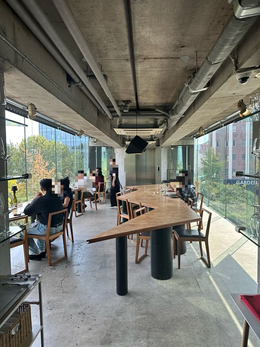 3층 르꼬숑으로 올라가는 계단