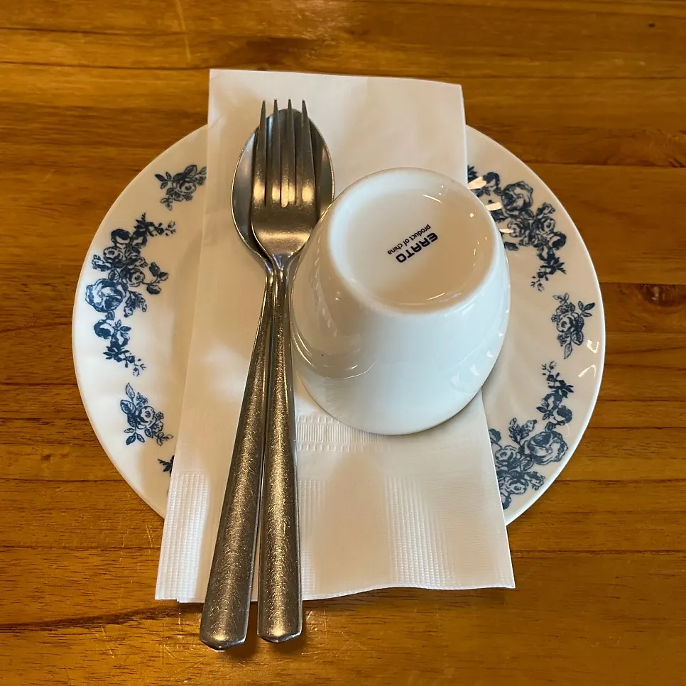 Basic tableware setting at Le Garden Bleu