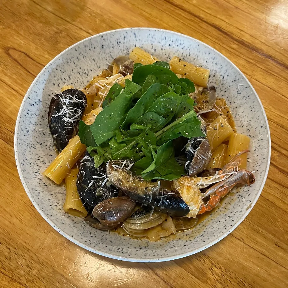 Chinese-style seafood rigatoni topped with plenty of seafood