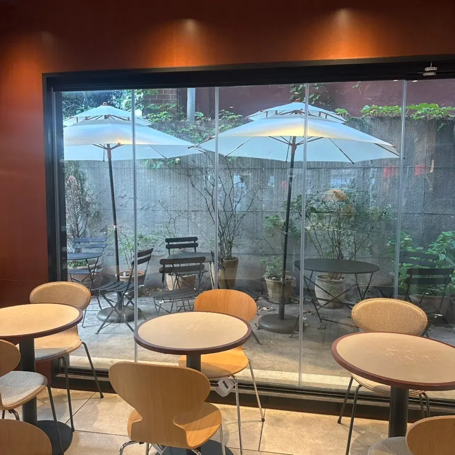 Full view of Remangdore Seorae Village Branch facing the park