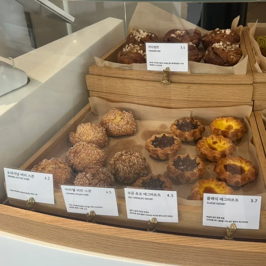 Bakery bread display at Remangdore