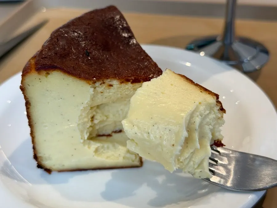 Cross-section of the vanilla Basque cheesecake