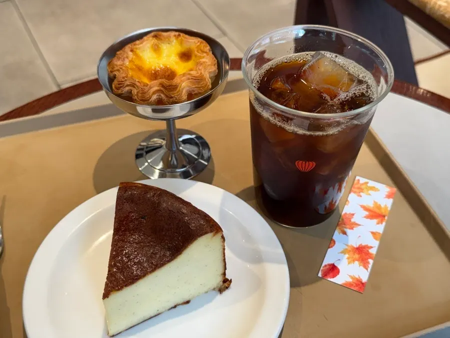 Desserts and coffee on the table at Remangdore Seorae Village Branch