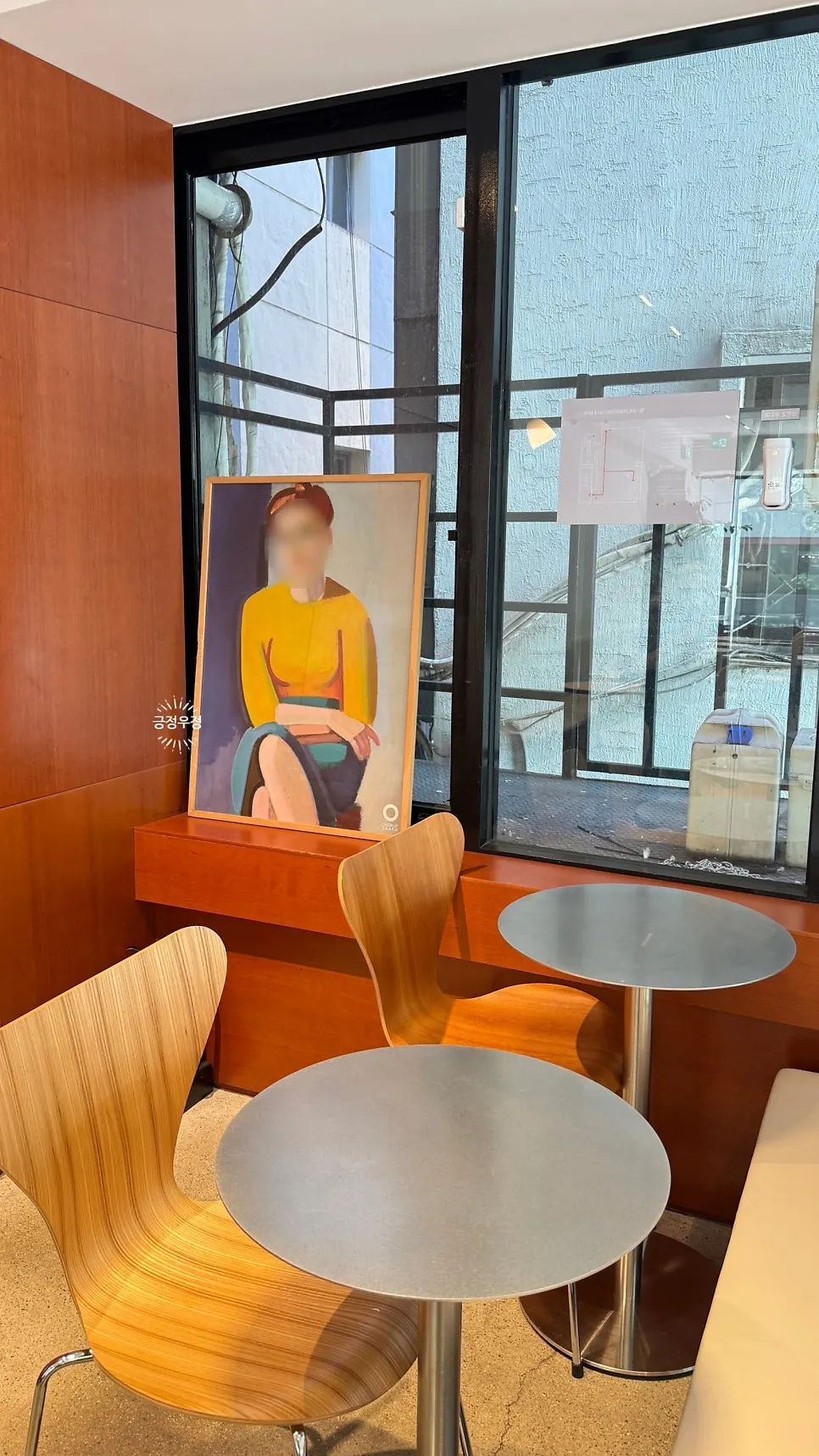 Fritz Hansen table and chairs on the 2nd floor of Lemangdoré