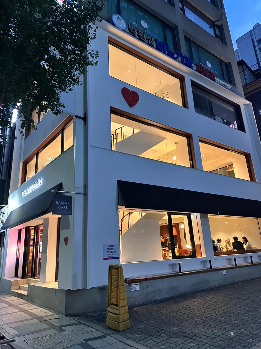 레망도레 광화문점 실내 전경