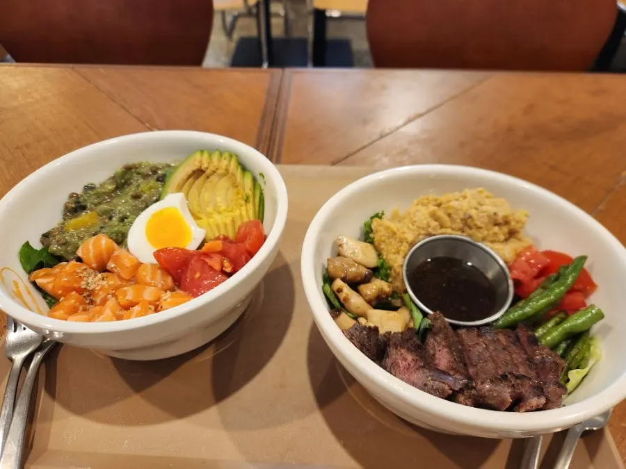 Menu page showing salad bowls, curry, and sandwiches