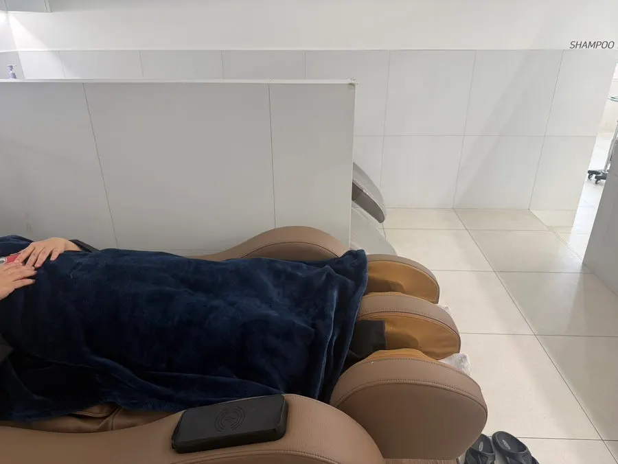 Shampoo room with a massage chair