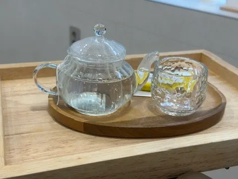 미용실에서 마신 따뜻한 쑥꽃차