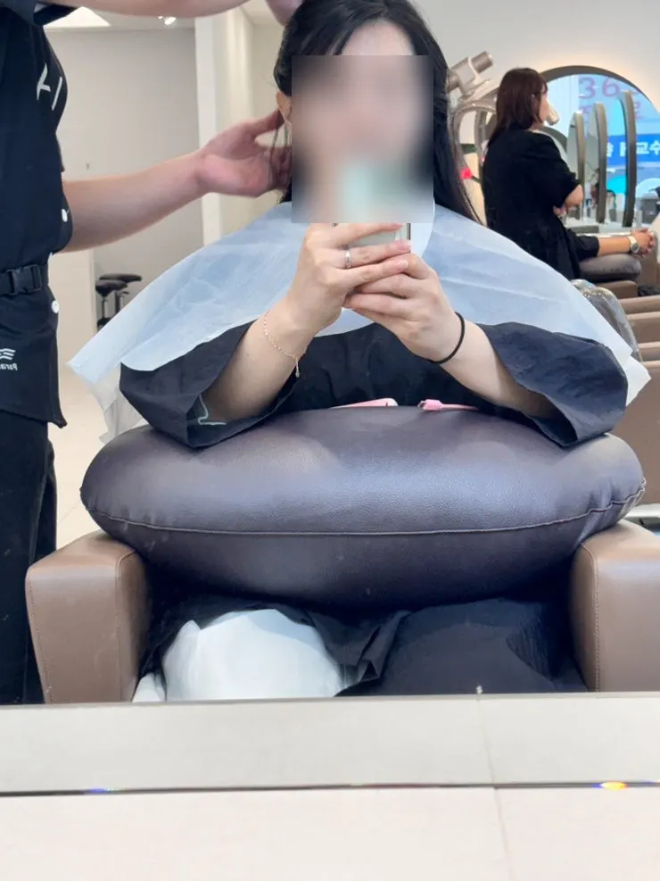 염색 전 얼룩덜룩한 머리끝 상태