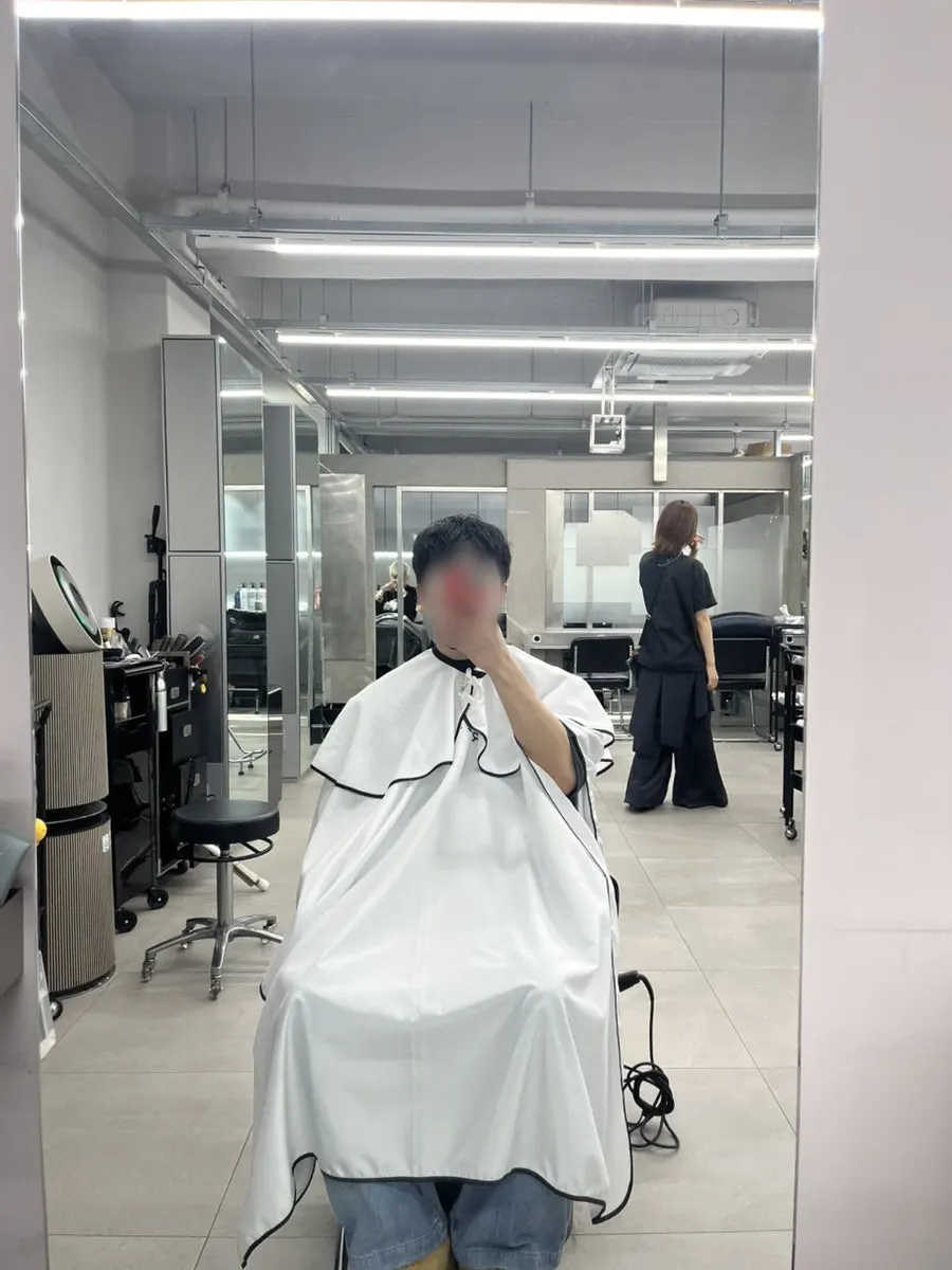 샴푸 후 드라이를 받는 모습