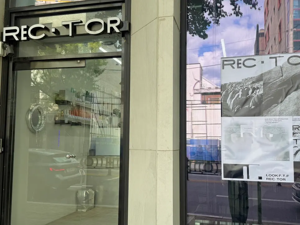 Exterior of Recteur Seoul hair salon on Jandari-ro in Hapjeong