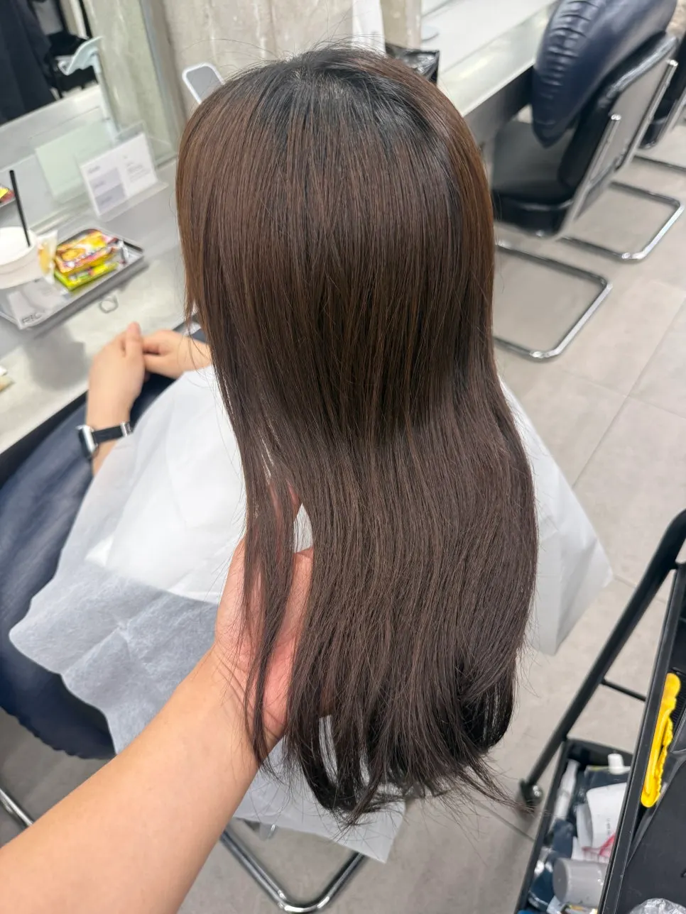 Consultation with the designer about hair condition