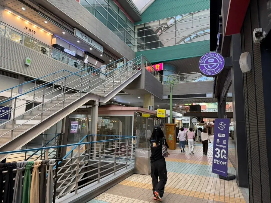 Western Dome A栋2楼Refus一山獐项店入口
