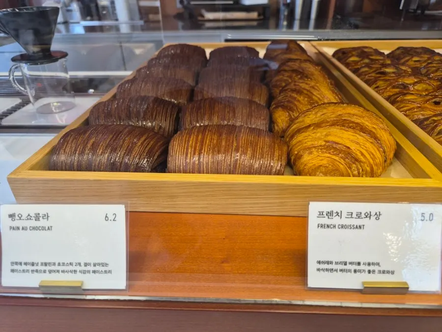 레망도레 광화문점 베이커리 쇼케이스