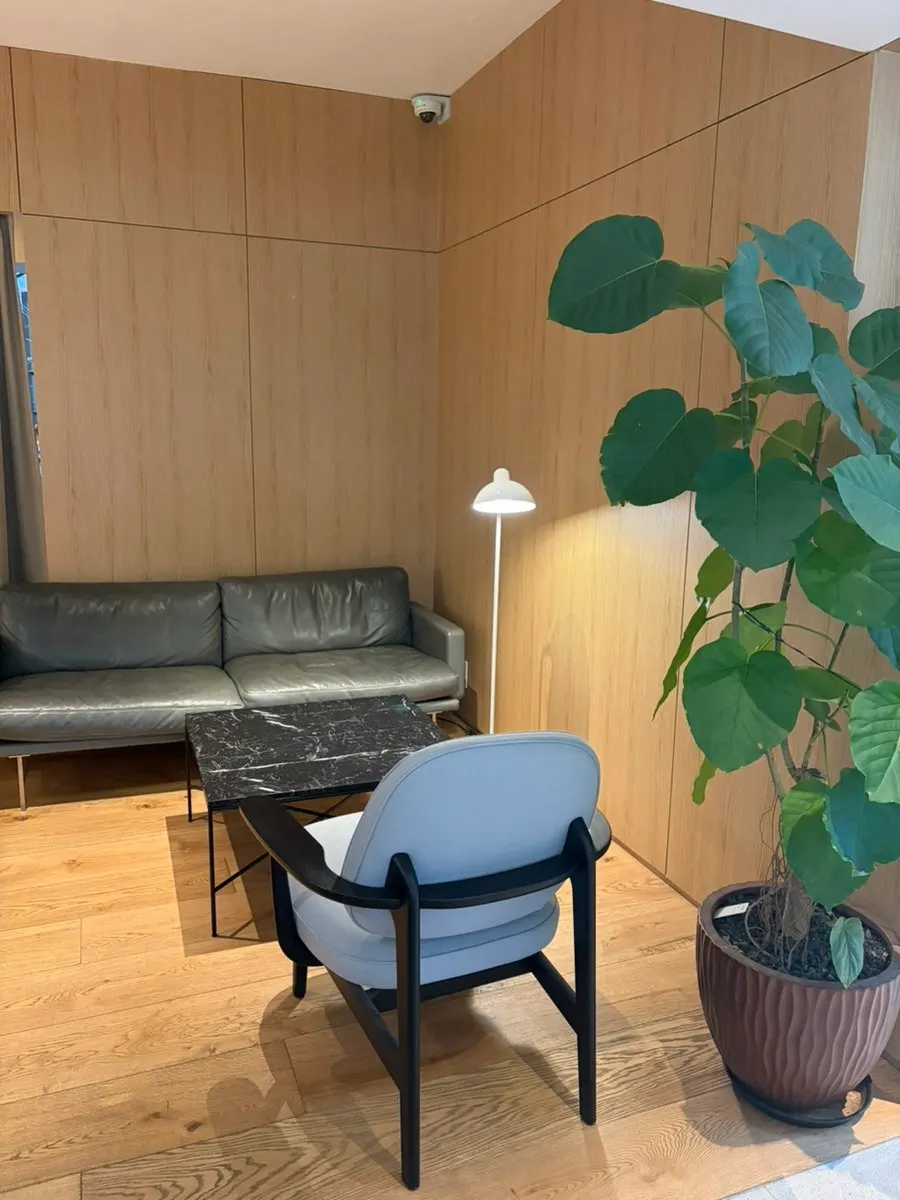 3rd-floor seating arrangement good for chatting