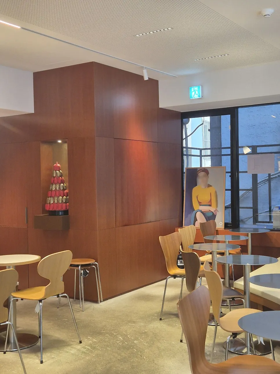 Chairs and tables in the 3rd floor lounge