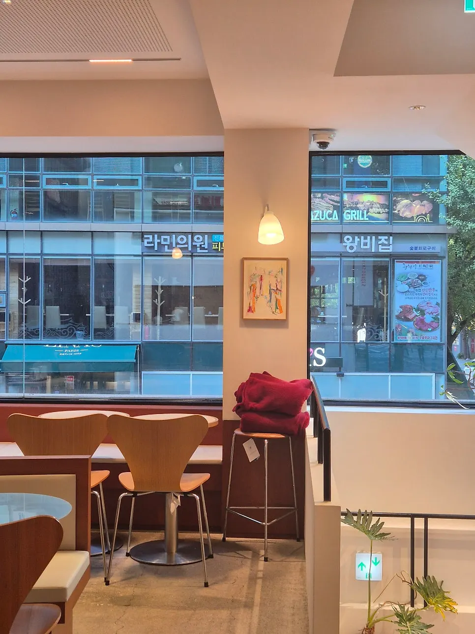 Showroom-like seating area on the 3rd floor